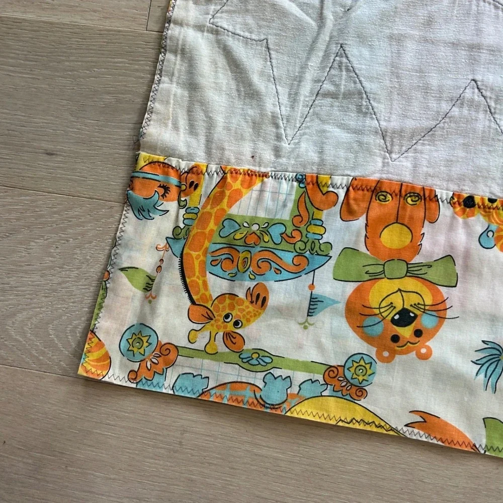 Vintage Handmade Circus Animal Baby Quilt Lion Giraffe Retro Nursery 42x36